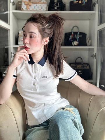 A272- Áo polo trắng cổ than logo thêu nổi cộc tay full tem