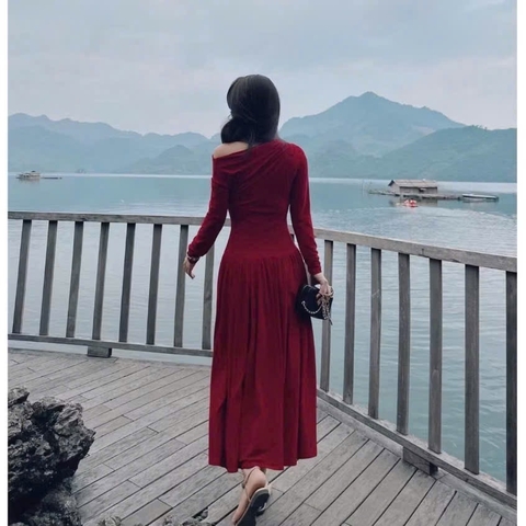 DAM130- 🏈Đầm đỏ lệch vai dài tay dáng xoè  chất tăm co giãn dài 120cm