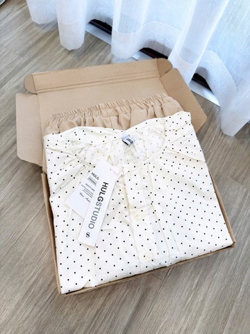 SET927-Set áo voan màu be chấm bi mix quần short kaki