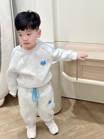 bt722- Bộ nỉ màu ghi viền xanh nhạt thêu cún