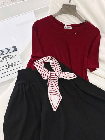 SET483-Set áo thun đỏ phối chân váy midi tặng kèm khăn rời
