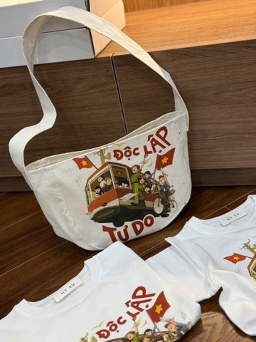 A261-Áo mẹ con TẾT ĐỘC LẬP màu trắng họa tiết in