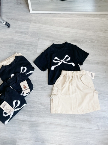 SETKD049-Set áo thun nơ đen phối chân váy túi hộp bé gái
