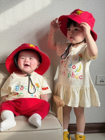 BT467- Bộ đồ/đầm trẻ em độc lập-tự do kèm mũ sang vàng
