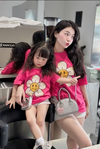 A220- Áo thun hoa màu hồng mẹ con chất cotton