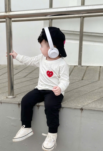 BT661-Bộ thun dài tay trắng đen hình tim đỏ bé trai