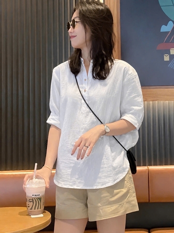 SET990-Set sơ mi trắng cổ V phối quần cộc nâu