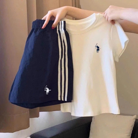 Set929- Set áo cộc trơn cổ tròn mix quần short gió thêu