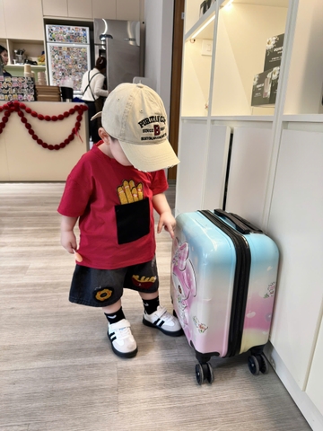 Bt871-Bộ áo thun đỏ thêu xù khoai tây chiên phối quần jean cạp chun cho bé 8-26kg