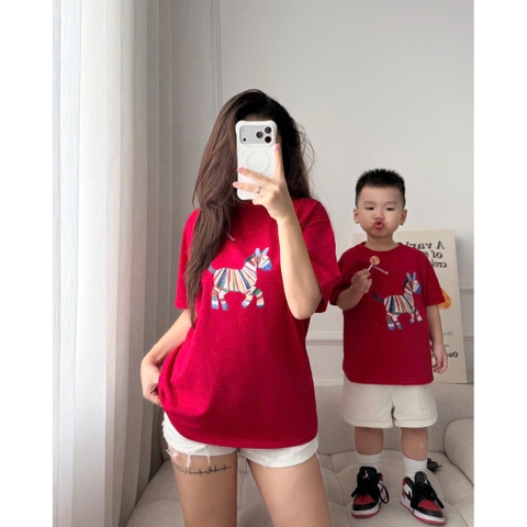 A557-Áo thun gia đình màu đỏ cộc tay Tết con ngựa