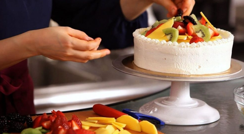 Cách trang trí bánh kem bằng trái cây cực bắt mắt