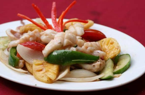 Cách làm mực xào dứa chua ngọt cho bữa cơm ngon miệng