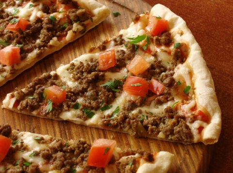 Cách làm pizza bò bằm sốt cà chua cực ngon