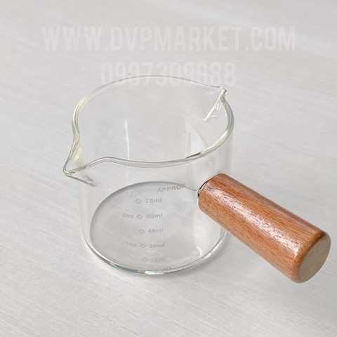 Cốc rót sữa thủy tinh tay cầm gỗ