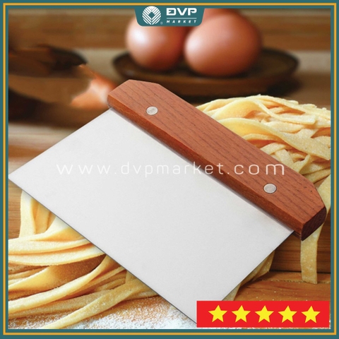 Dụng cụ cắt bột cán gỗ