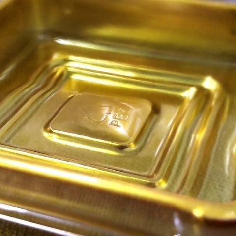 Trung Thu - Hộp bánh nhựa - Vuông  - Đế vàng - 50g (Lốc 50c)