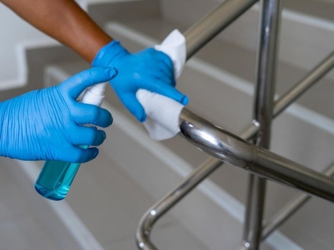 6 cách vệ sinh lan can sáng bóng cực đơn giản