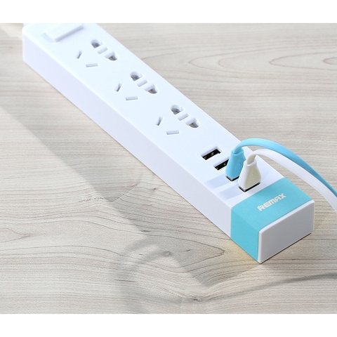 Ổ cắm điện Remax RU-S2 kèm 4 cổng sạc USB