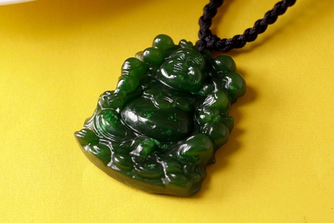 Mang bên mình tượng Phật Di Lặc, may mắn và bình an sẽ luôn mỉm cười với bạn!