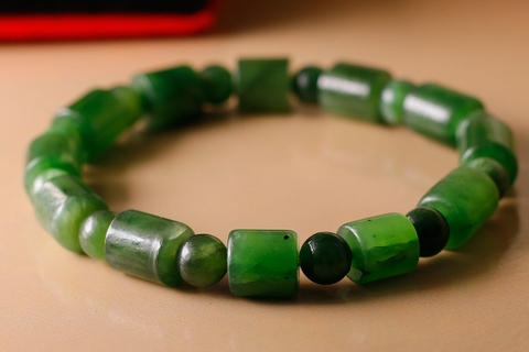 Bí quyết trở nên XINH ĐẸP & SANG TRỌNG trong vòng 1 NỐT NHẠC cùng VÒNG TAY NGỌC BÍCH