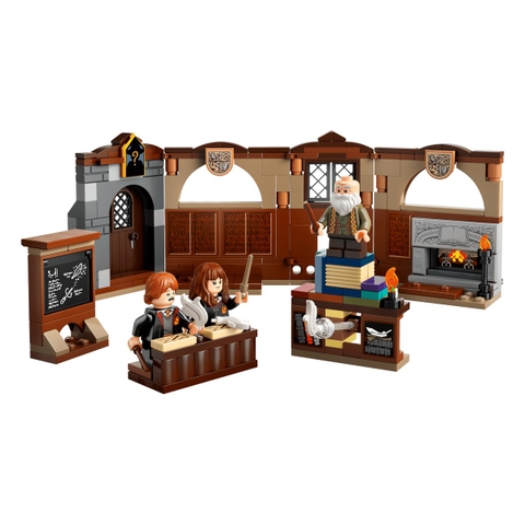 Bộ Mô Hình Lắp Ráp LEGO Harry Potter Lớp Học Bùa Chú #76442