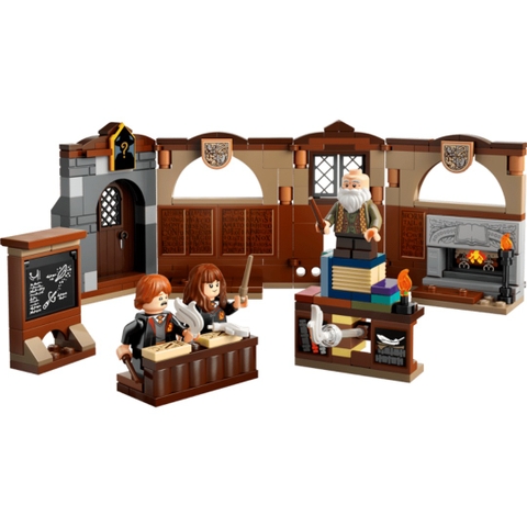 Bộ Mô Hình Lắp Ráp LEGO Harry Potter Lớp Học Bùa Chú #76442