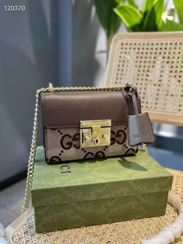 Ví gucci vuông