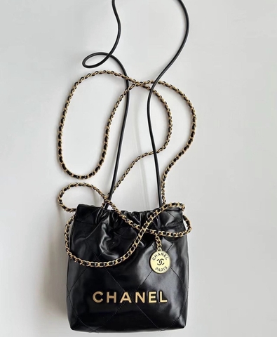 Túi X C22 Hobo Da Lì Khóa Vàng Size 20cm 1 Hộp