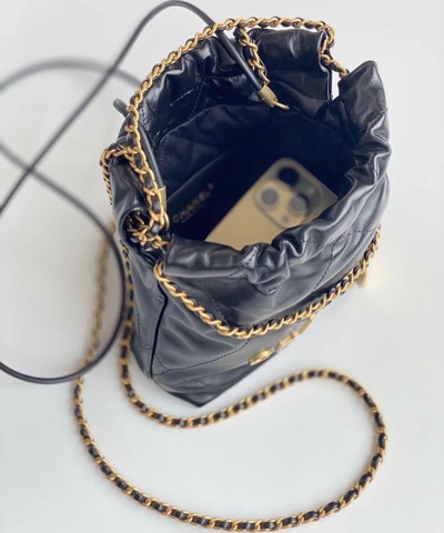 Túi X C22 Hobo Da Lì Khóa Vàng Size 20cm 1 Hộp