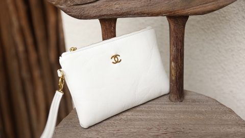 Túi X C22 Hobo Da Lì Khóa Vàng Size 20cm 1 Hộp