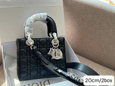 Túi Di Lady Da Lì Khóa Bạc Size 20cm Có 2 Hộp
