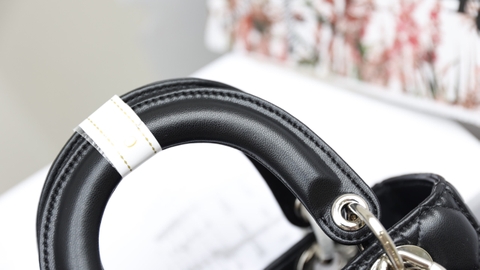 Túi Di Lady Da Lì Khóa Bạc Size 20cm Có 2 Hộp