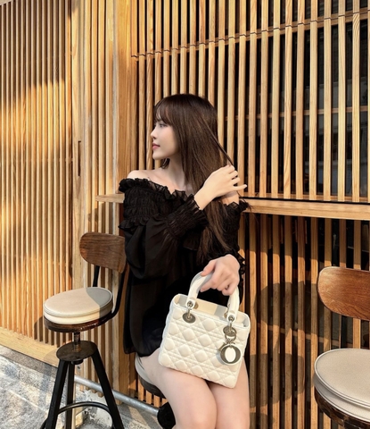 Túi Di Lady Da Lì Khóa Bạc Size 20cm Có 2 Hộp