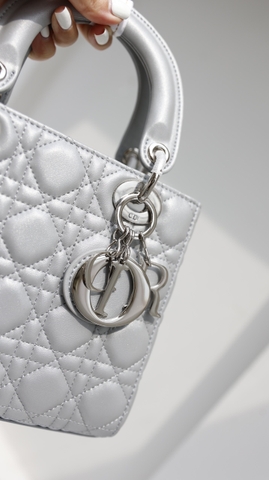 Túi Di Lady Da Lì Khóa Bạc Size 20cm Có 2 Hộp