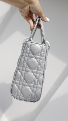 Túi Di Lady Da Lì Khóa Bạc Size 20cm Có 2 Hộp