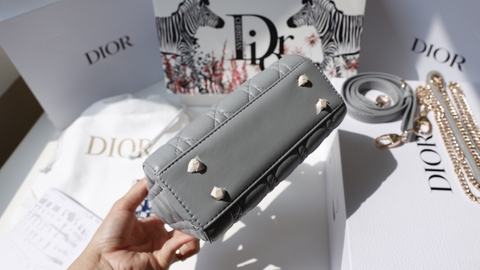 Túi Di Lady Da Lì Khóa Vàng Size 17cm Có 2 Hộp