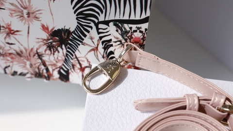 Túi Di Lady Da Lì Khóa Vàng Size 17cm Có 2 Hộp