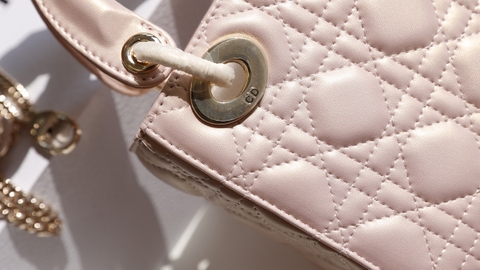 Túi Di Lady Da Lì Khóa Vàng Size 17cm Có 2 Hộp