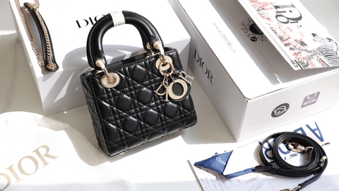 Túi Di Lady Da Lì Khóa Vàng Size 17cm Có 2 Hộp