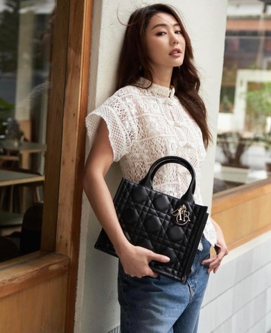 Túi Di Tote New Da Lì Khóa Vàng Size 26 Có 2 Hộp