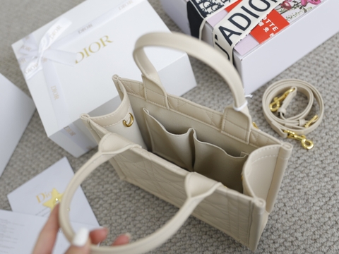 Túi Dior Tote New Da Lì Khóa Vàng Size 26 Có 2 Hộp