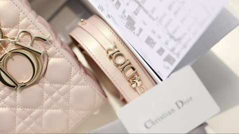 Túi Di Lady Da Lì Khóa Vàng Size 20cm Có 2 Hộp