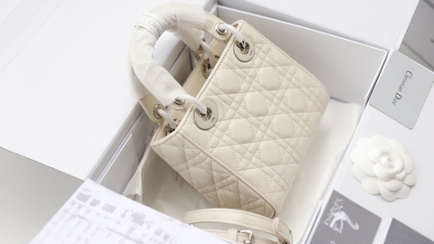 Túi Di Lady Da Lì Khóa Bạc Size 17cm Có 2 Hộp