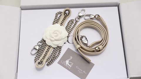 Túi Di Lady Da Lì Khóa Bạc Size 17cm Có 2 Hộp