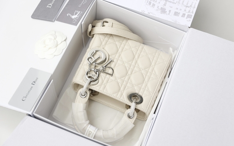Túi Di Lady Da Lì Khóa Bạc Size 17cm Có 2 Hộp