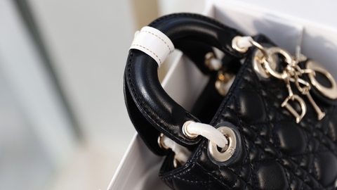 Túi Di Lady Da Lì Khóa Vàng Size 12cm Có 2 hộp