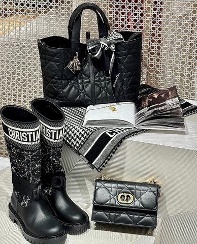 Túi Di Caro mini Khóa Vàng Size 19cm Có 2 hộp