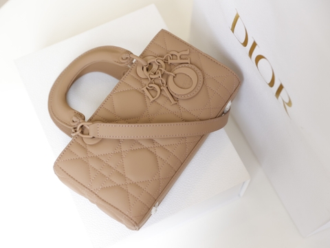 Túi Di Lady DJoy Ngang Da Lì Khóa Cùng Màu Size 22cm Có 2 hộp