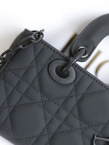 Túi Di Lady DJoy Ngang Da Lì Khóa Cùng Màu Size 22cm Có 2 hộp
