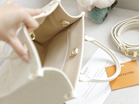 Túi L Onthego Da Bò Họa Tiết Dập Size 25cm Có 2 hộp